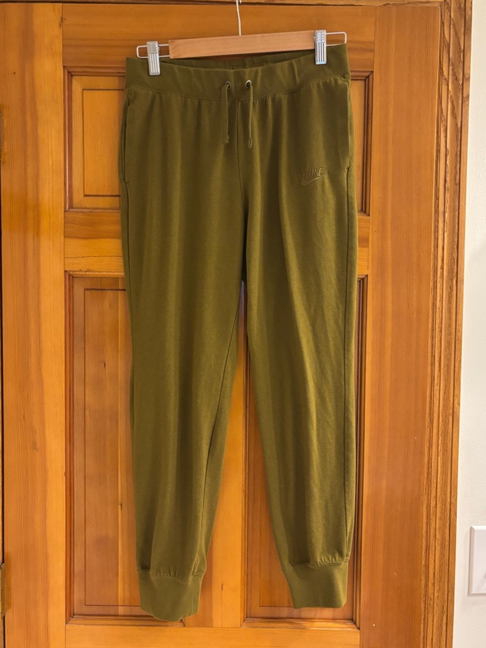 Like new women’s olive green Nike joggers size small